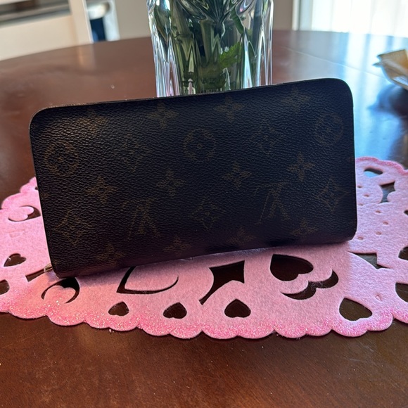 Louis Vuitton Monogram Long Zip Wallet - Picture 2 of 9